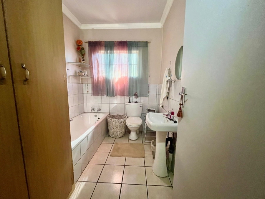 3 Bedroom Property for Sale in Safari Gardens North West